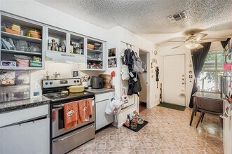 7214 Salt Springs Dr in Austin, TX - Building Photo - Building Photo