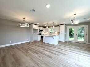 718 Hollie Wy in Lebanon, TN - Foto de edificio - Building Photo