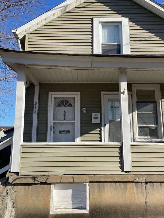 816 11th St in Beaver Falls, PA - Building Photo