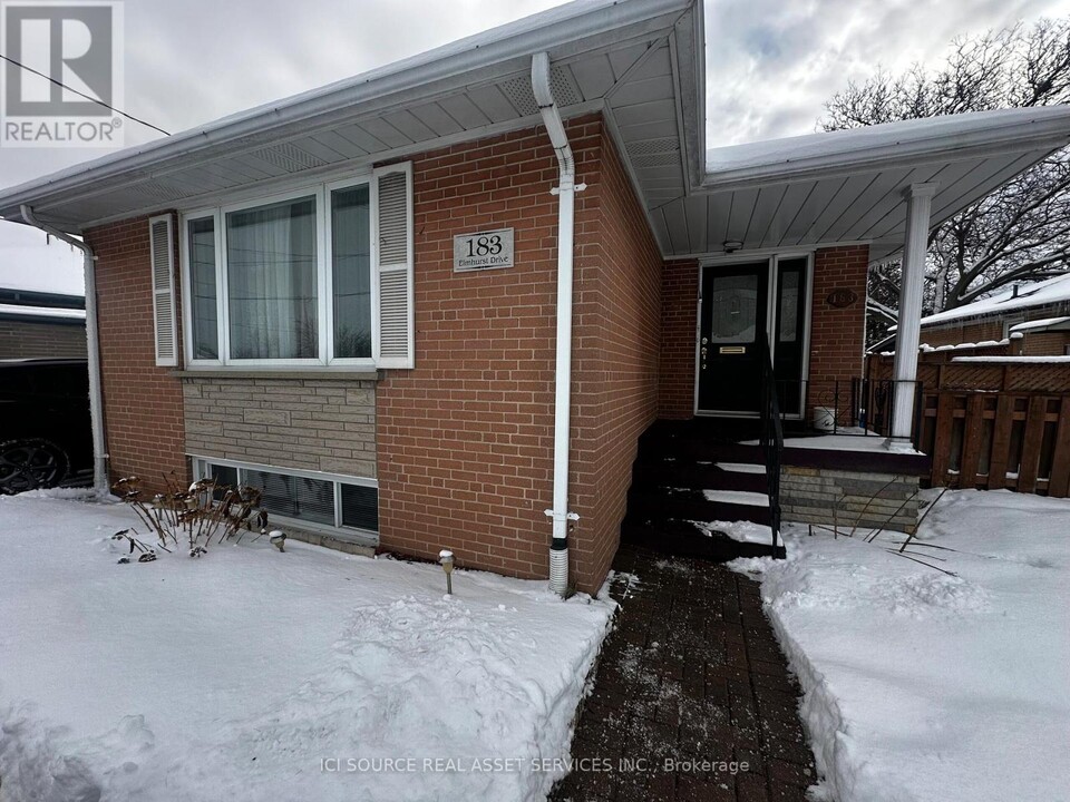 183 Elmhurst Dr in Toronto, ON - Building Photo