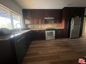 2737 S Robertson Blvd in Los Angeles, CA - Building Photo - Building Photo