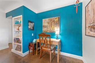 1604 58th St S in Gulfport, FL - Foto de edificio - Building Photo