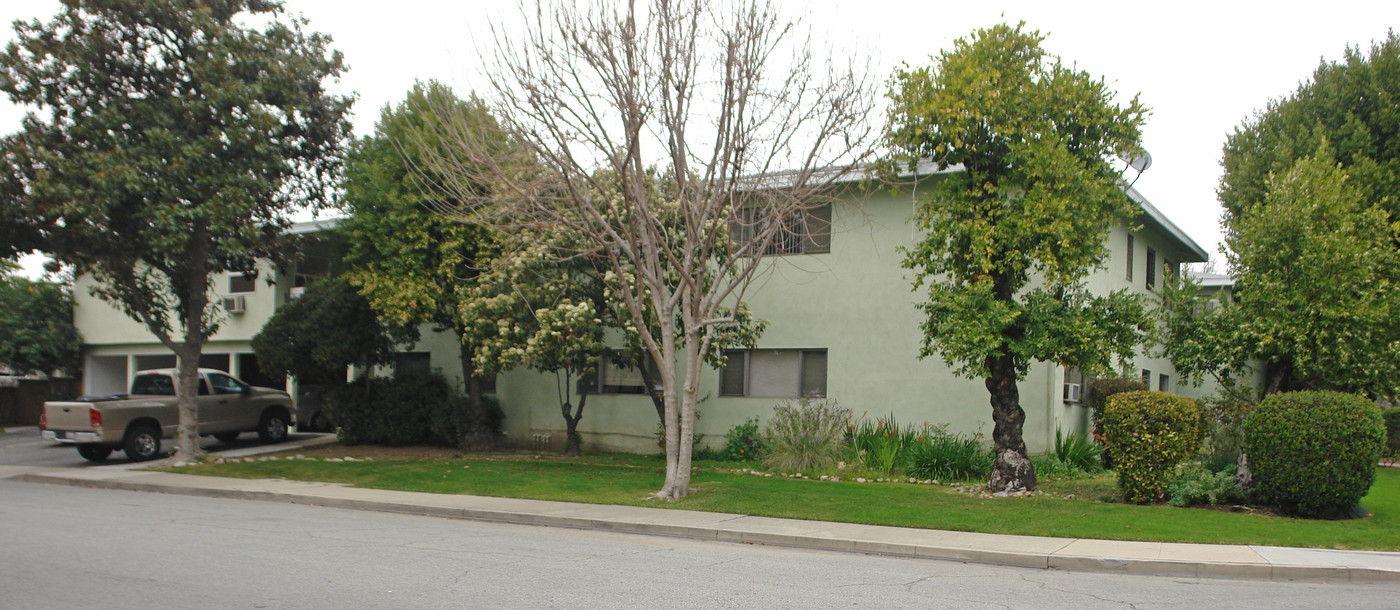 405-425 N Cambridge Ave in Claremont, CA - Building Photo