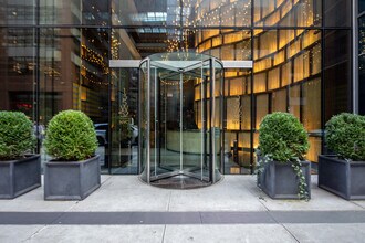 Plaza 52 in New York, NY - Foto de edificio - Building Photo