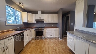 275 Benchview Rd in Kelowna, BC - Building Photo - Building Photo