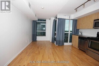 209 Fort York Blvd in Toronto, ON - Building Photo - Building Photo