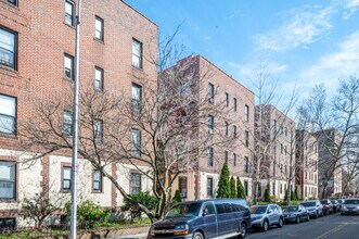 14441 Roosevelt Ave in Flushing, NY - Foto de edificio - Building Photo