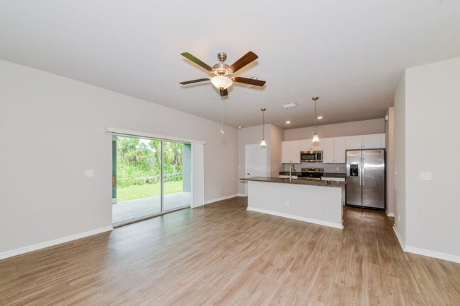 6136 McKinley Terrace in Englewood, FL - Building Photo - Building Photo