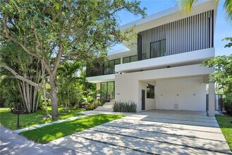 100 Hampton Ln in Key Biscayne, FL - Building Photo - Building Photo