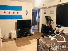 3047 N Clifton Ave, Unit CH in Chicago, IL - Foto de edificio - Building Photo