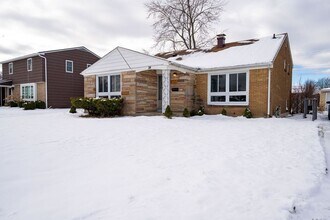 24 Honduras Ln in Cheektowaga, NY - Foto de edificio - Building Photo