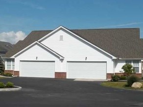 Glen at Taylor Square in Reynoldsburg, OH - Building Photo - Building Photo