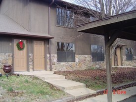 24 Victory Ln in Greers Ferry, AR - Building Photo