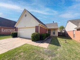 1208 W E Ross Pkwy in Southaven, MS - Building Photo