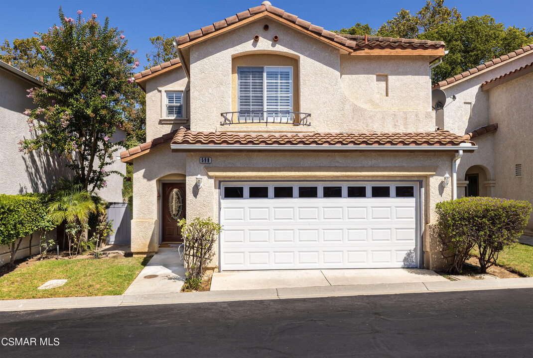 598 Hooper Ave in Simi Valley, CA - Foto de edificio