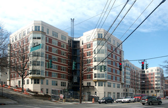 The Residences at Jefferson Place in White Plains, NY - Foto de edificio - Building Photo