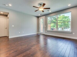 406 Post Rd Dr in Austin, TX - Building Photo - Building Photo