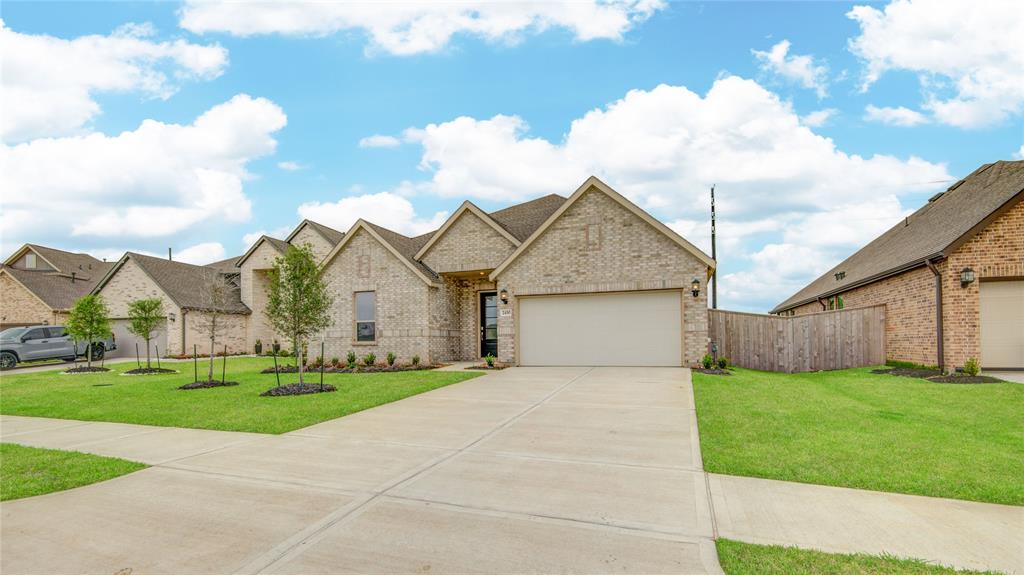 2430 Dewford Fls Dr in Richmond, TX - Building Photo