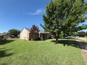 455 Everest Ct in Cedar Hill, TX - Building Photo - Building Photo