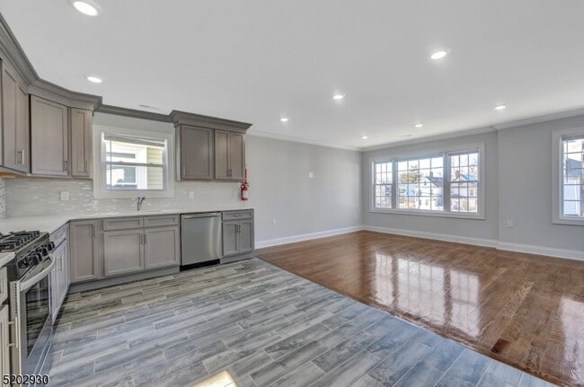 126 N 15th St in East Orange, NJ - Building Photo - Building Photo