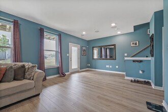 16117 Gwynn Brook Way in Bowie, MD - Foto de edificio - Building Photo