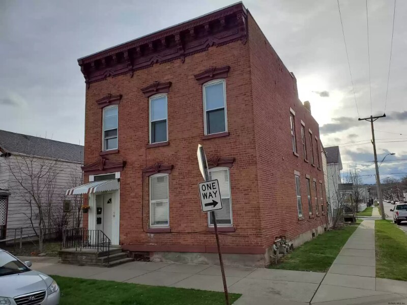 2339 4th Ave in Watervliet, NY - Foto de edificio