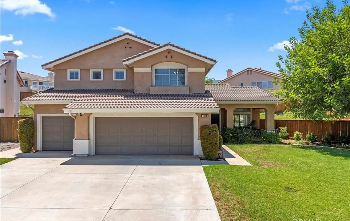3064 Drake St in Corona, CA - Foto de edificio