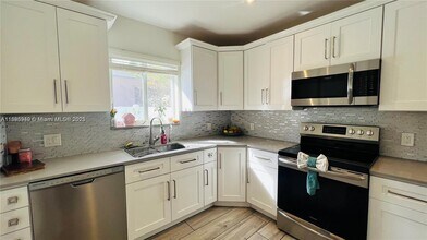 911 N 14th Ave in Hollywood, FL - Building Photo - Building Photo