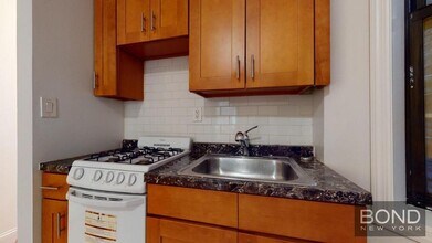 228 E 36th St in New York, NY - Building Photo - Building Photo