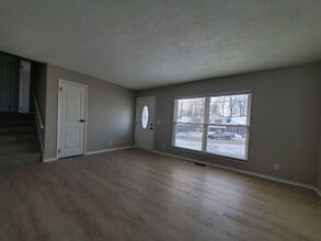 120 Bramble Bush Ln in Springboro, OH - Building Photo - Building Photo