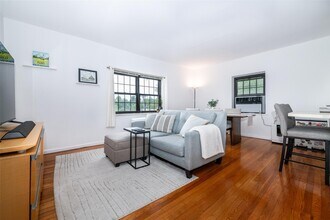 1456 Boston Post Rd in Larchmont, NY - Building Photo - Building Photo