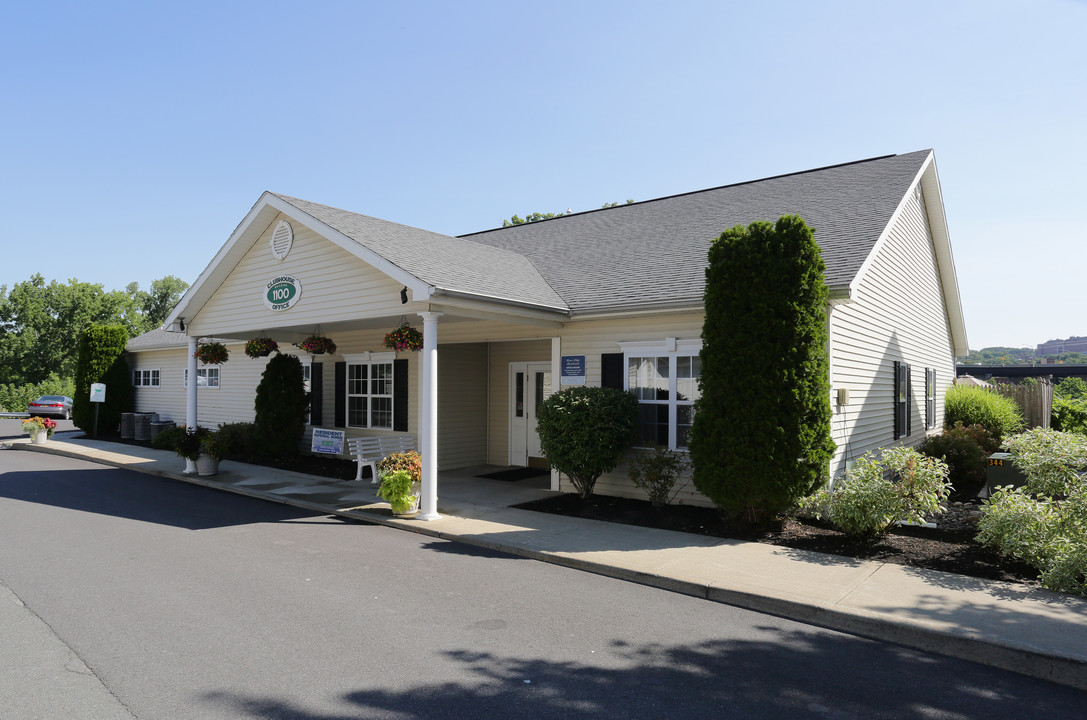 Rivers Edge in Green Island, NY - Foto de edificio