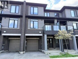 590 N Service Rd in Hamilton, ON - Building Photo