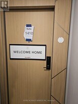 204 Burnhamthorpe Rd E in Mississauga, ON - Building Photo