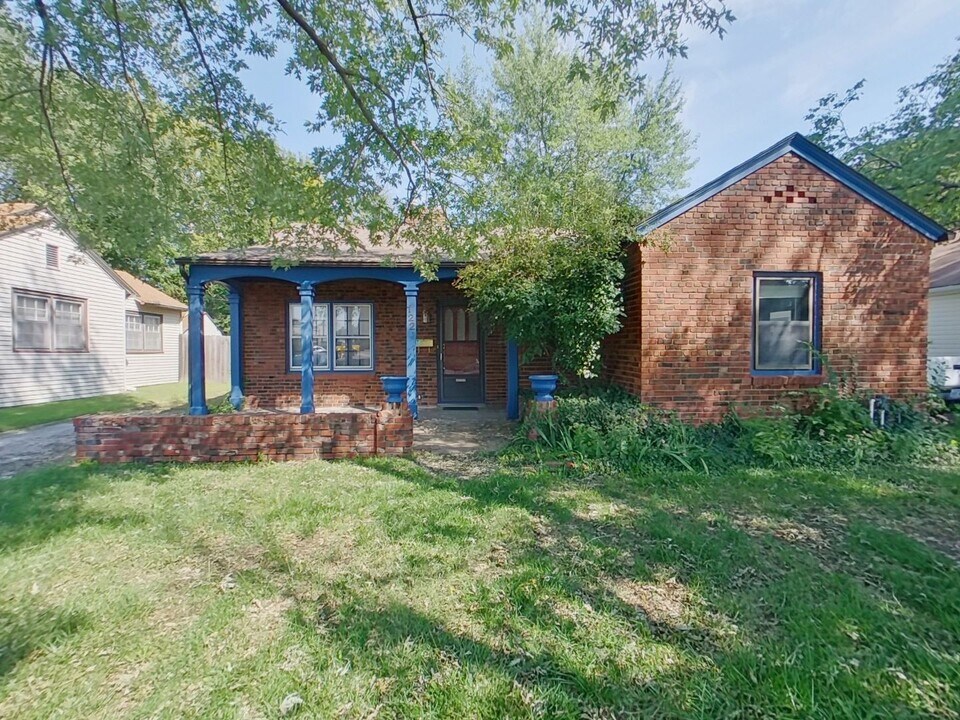 122 S Glendale St in Wichita, KS - Building Photo