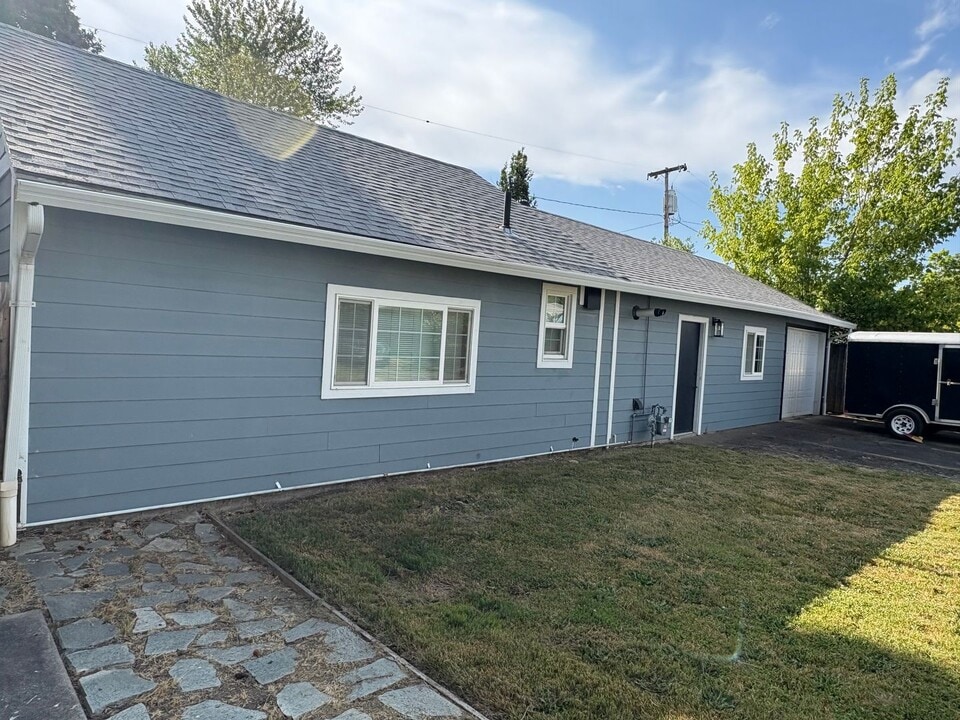 1435 Polk St in Eugene, OR - Building Photo