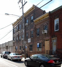 2332-2338 Carpenter St in Philadelphia, PA - Building Photo - Building Photo