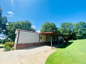 2493 Hunting Creek Rd in North Wilkesboro, NC - Building Photo - Building Photo