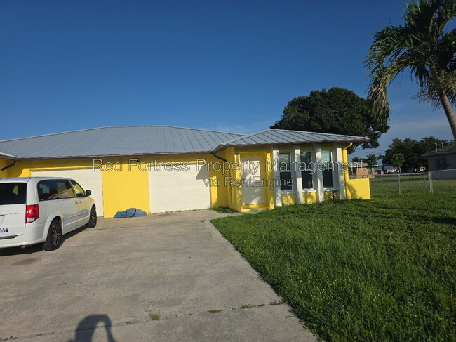 3608 SW 7th Pl