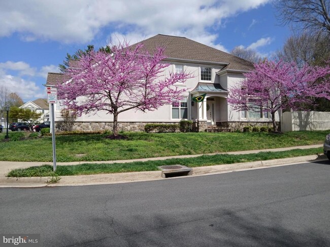 property at 2905 Gretna Pl