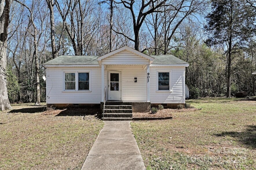 901 Sweetbriar St, Unit 0932 in Charlotte, NC - Building Photo