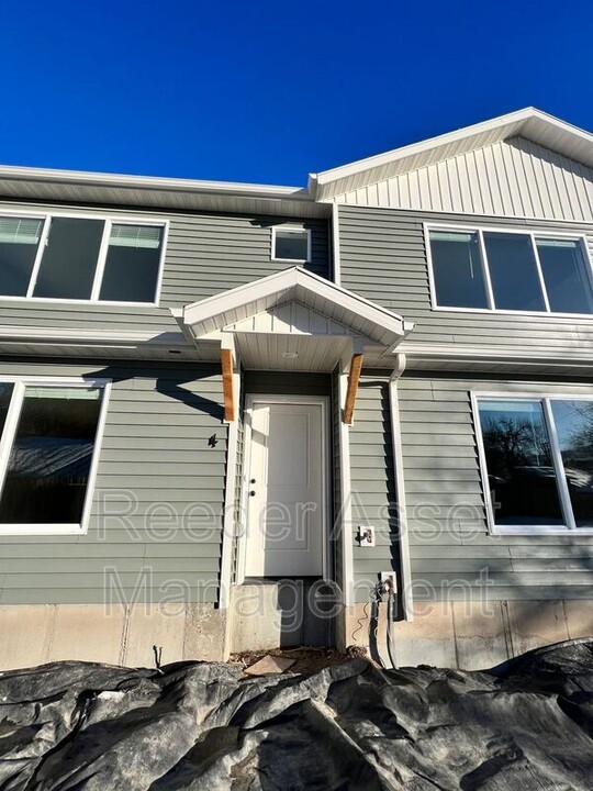 229 N Main St-Unit -Unit 4 in Smithfield, UT - Foto de edificio