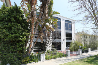 340 S Elm Dr in Beverly Hills, CA - Building Photo - Building Photo