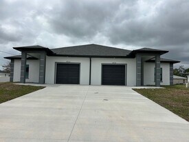 4918 Jordan Ave S in Lehigh Acres, FL - Building Photo