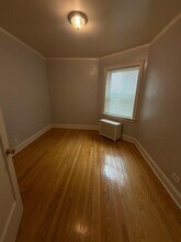 7946 S Essex Ave in Chicago, IL - Building Photo - Building Photo