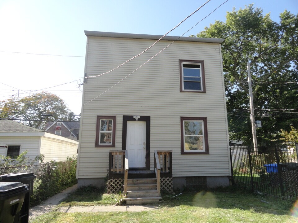 1030 N Parkside Ave, Unit 1R in Chicago, IL - Building Photo