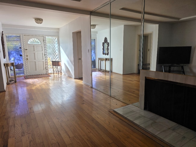 1840 Benecia Ave in Los Angeles, CA - Foto de edificio - Building Photo