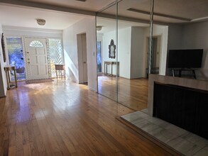 1840 Benecia Ave in Los Angeles, CA - Foto de edificio - Building Photo