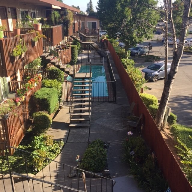 2066 Fruitdale Ave, Unit 3 in San Jose, CA - Foto de edificio - Building Photo