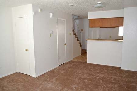 9451 Olde Village Ct in Dallas, TX - Foto de edificio - Building Photo